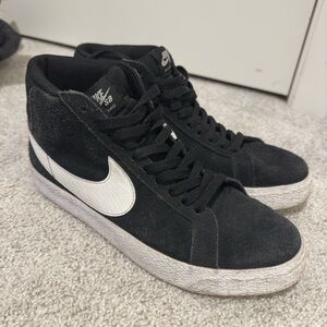 Nike SB Blazer Mid Size 9